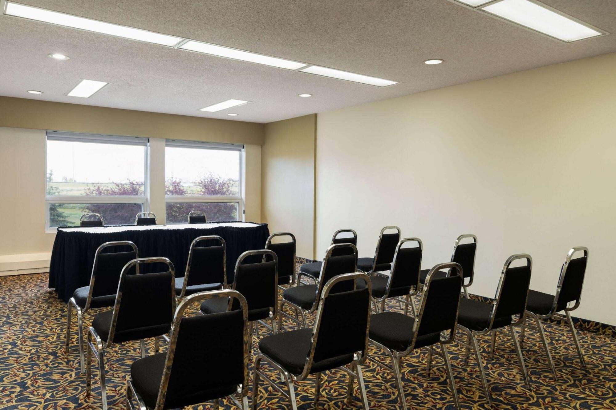 Super 8 By Wyndham Sherwood Park/Edmonton Area Dış mekan fotoğraf