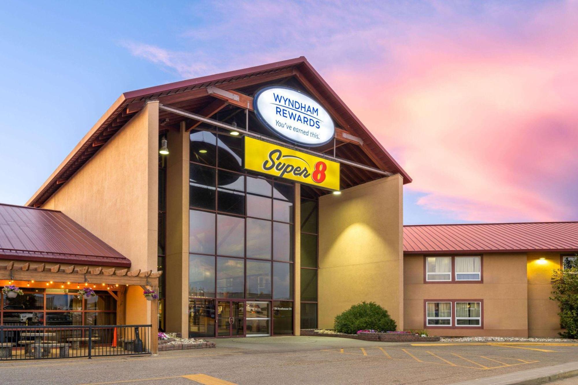 Super 8 By Wyndham Sherwood Park/Edmonton Area Dış mekan fotoğraf