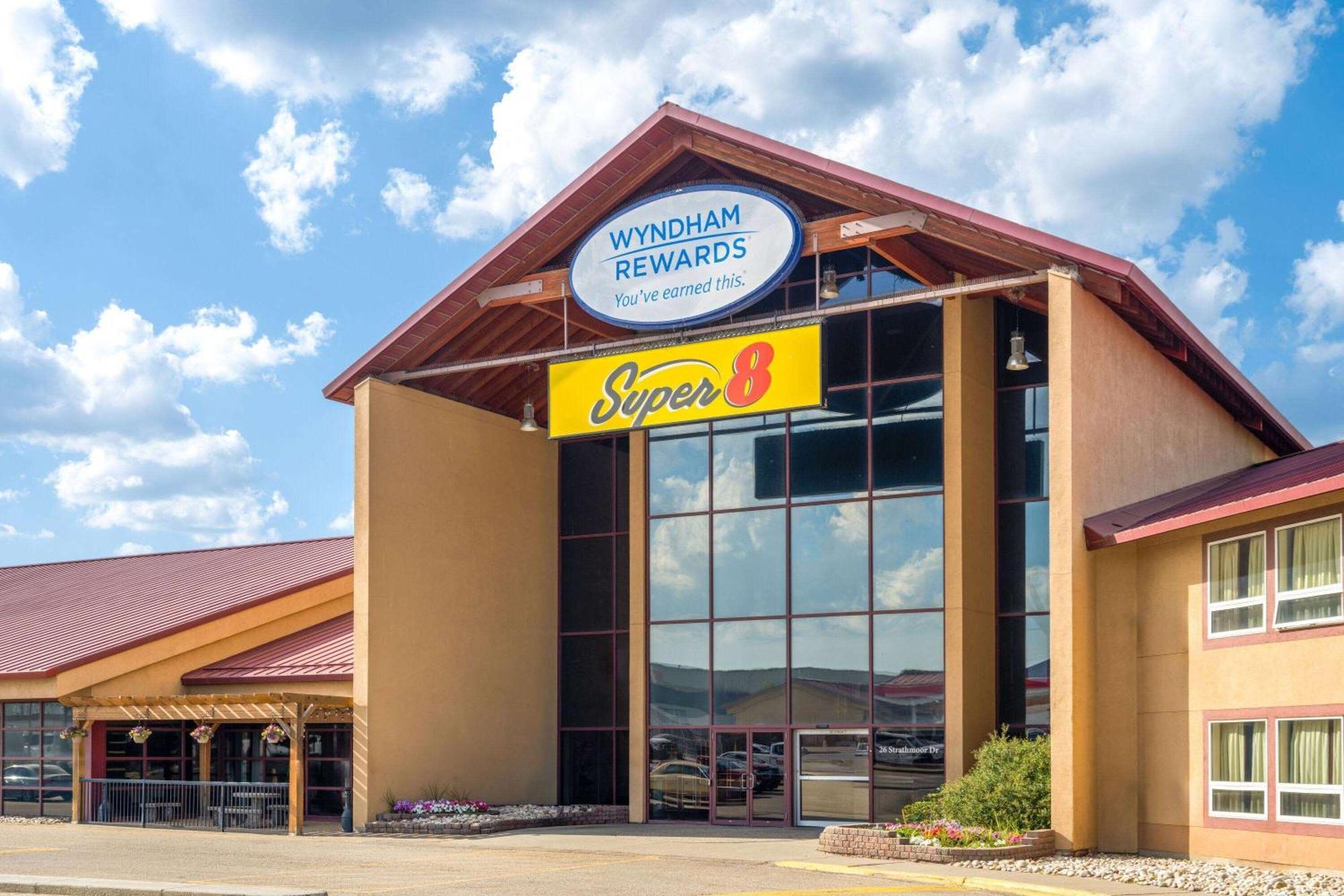 Super 8 By Wyndham Sherwood Park/Edmonton Area Dış mekan fotoğraf