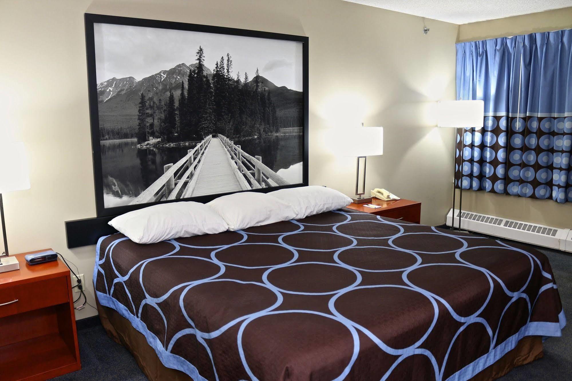 Super 8 By Wyndham Sherwood Park/Edmonton Area Dış mekan fotoğraf